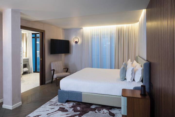Room 29 of 82