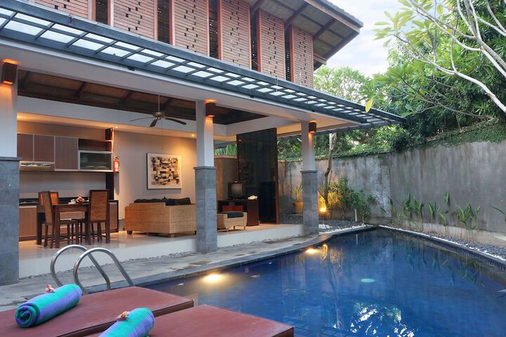 Pool Hotel