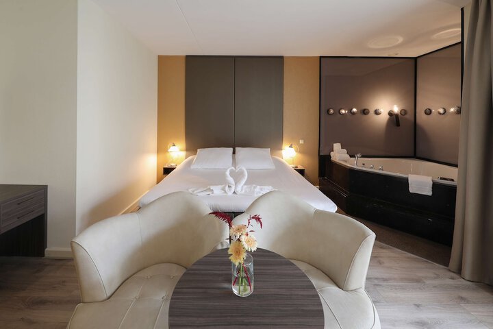 Room 5 of 74