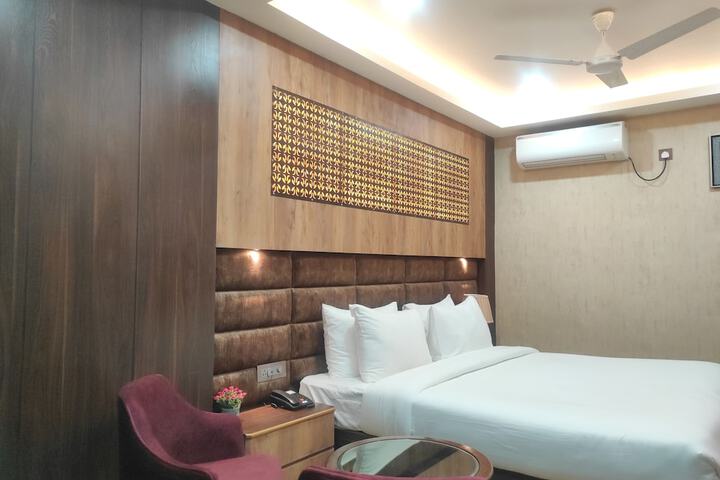 Room 33 of 110