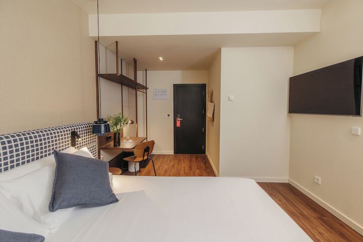 Room 10 of 29