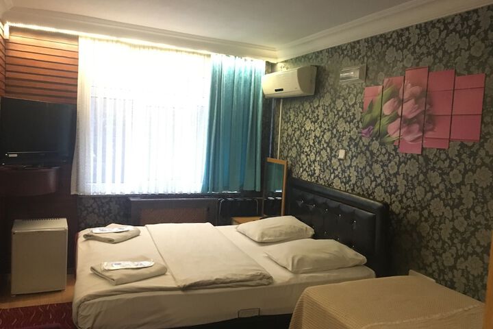 Room 10 of 32