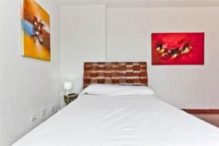 Room 7 of 28