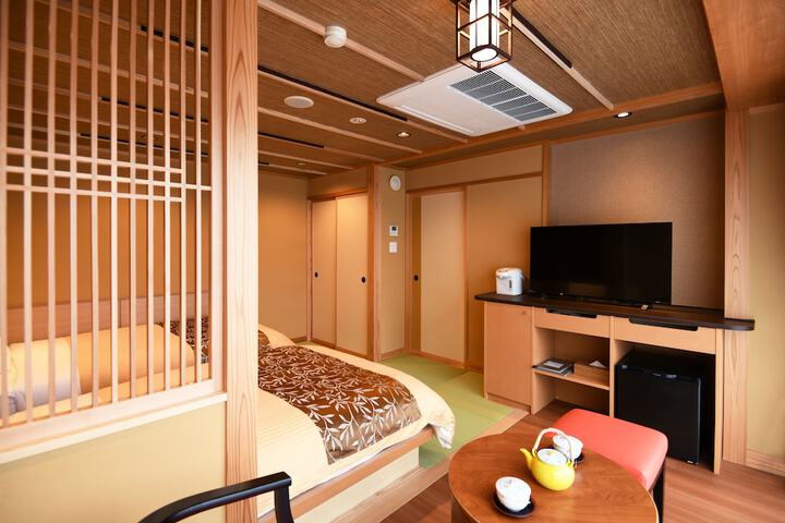Room 14 of 114