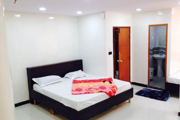 Room 17 of 34