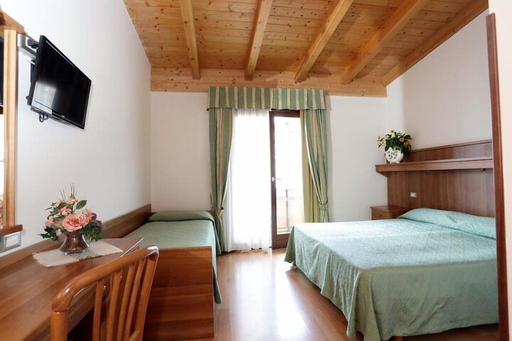 Room 2 of 24