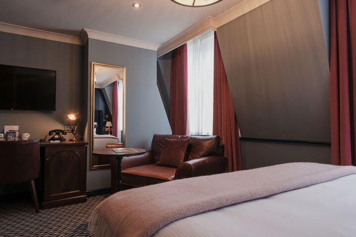 Room 32 of 87