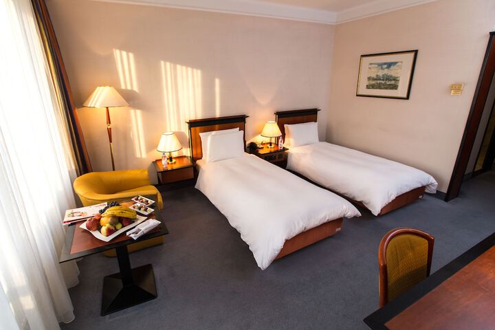 Room 12 of 82