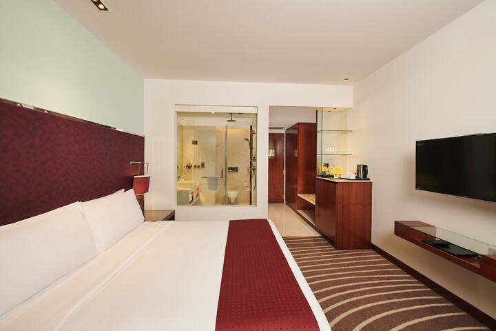 Room 13 of 93