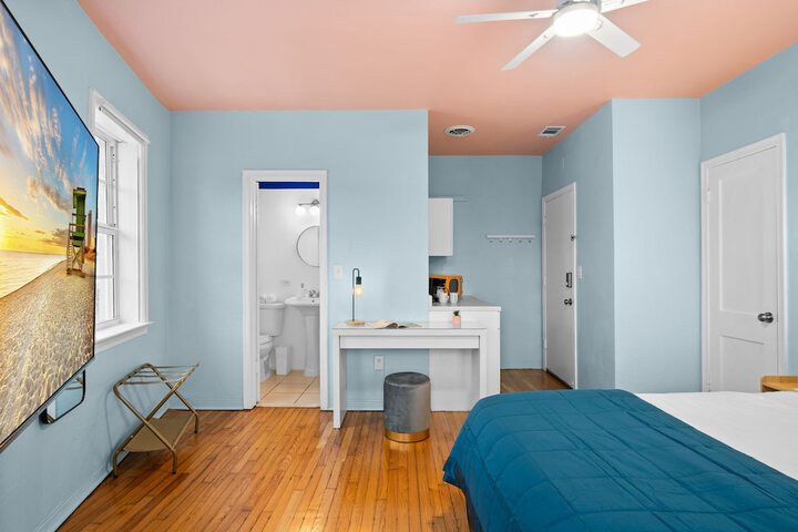 Room 32 of 136