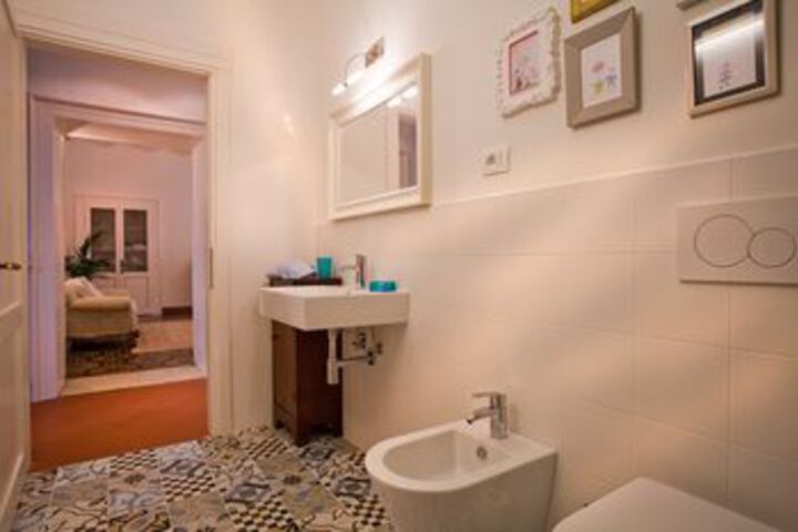 Room 2 of 34