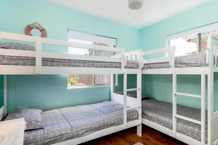 Room 4 of 12