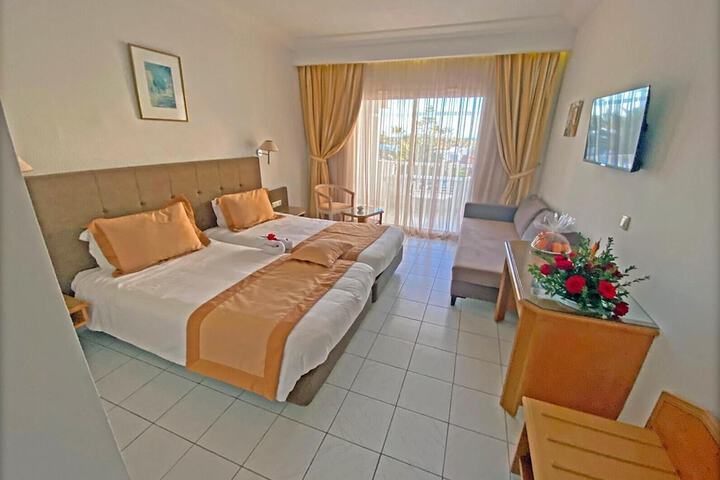 Room 20 of 145