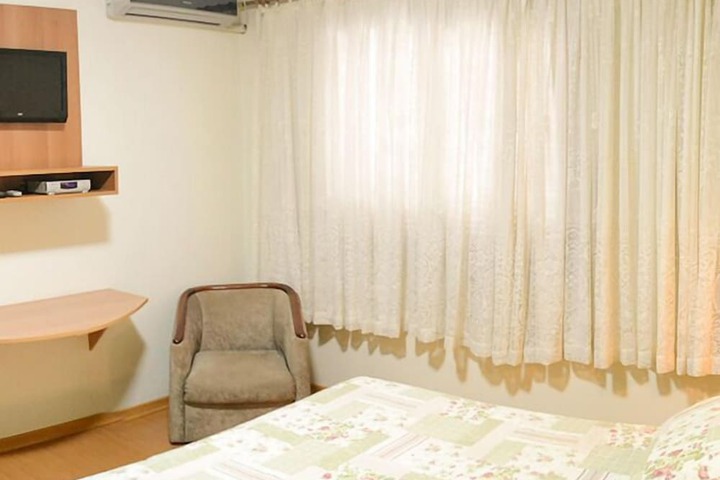 Room 8 of 25