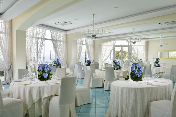 Ballroom/Hall 92 of 132