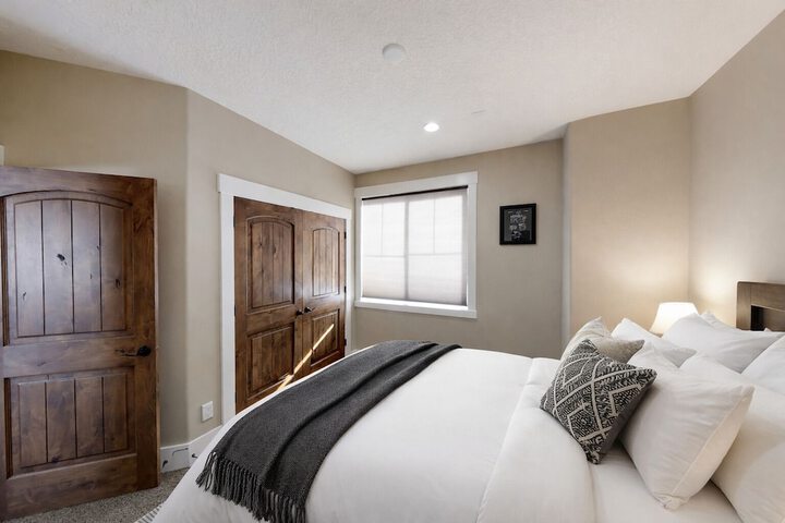 Room 12 of 76