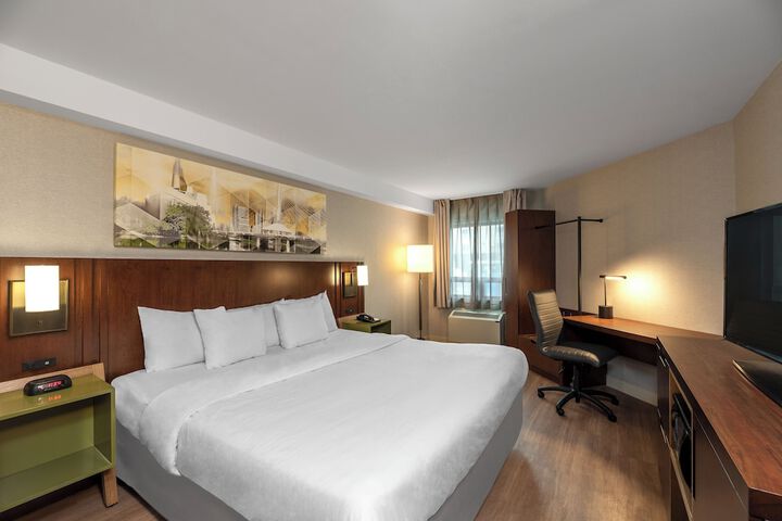 Room 8 of 48