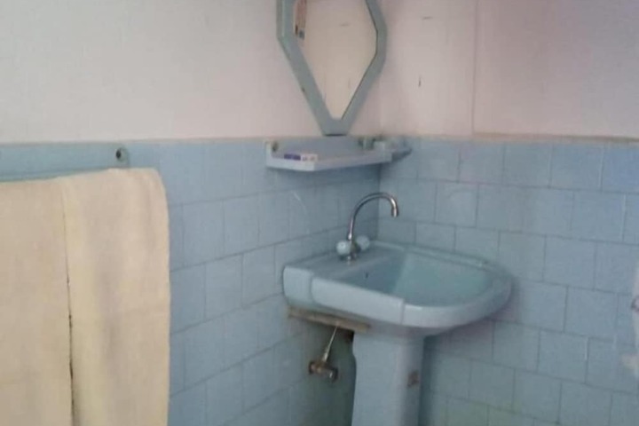 Room 4 of 10
