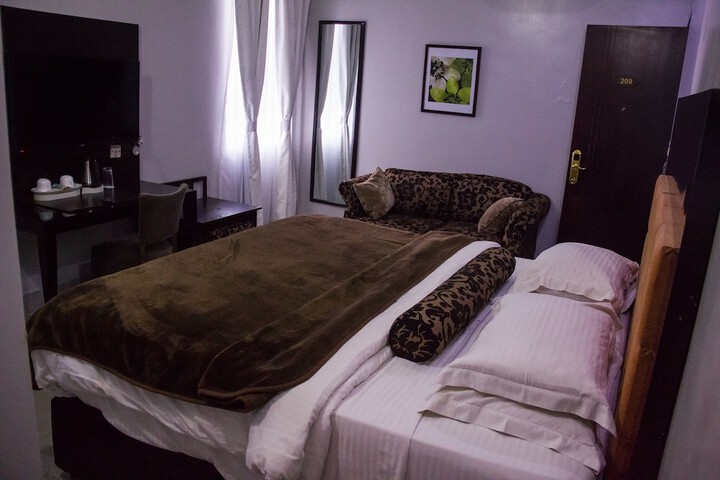 Room 25 of 155