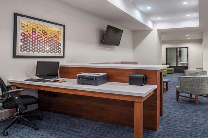 Business Center 41 of 42