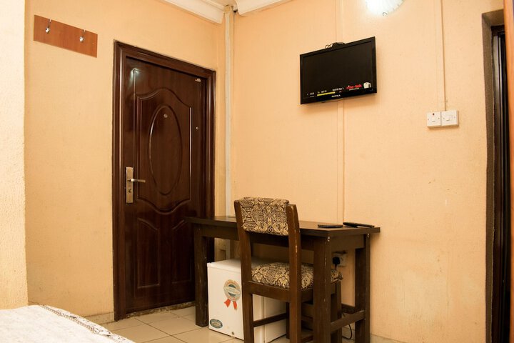 Room 7 of 18