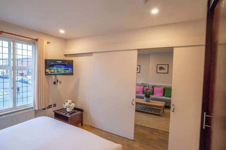 Room 16 of 98
