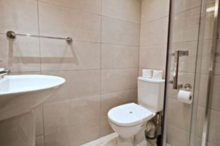 Room 6 of 25