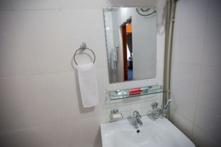 Room 2 of 38