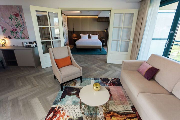 Room 14 of 76