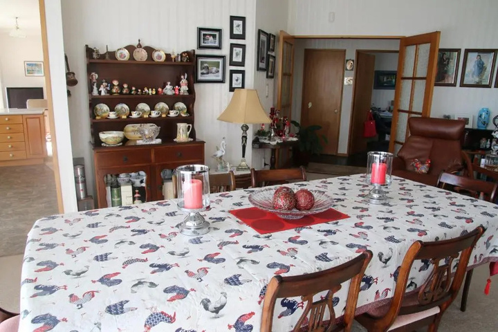 Room 6 of 11