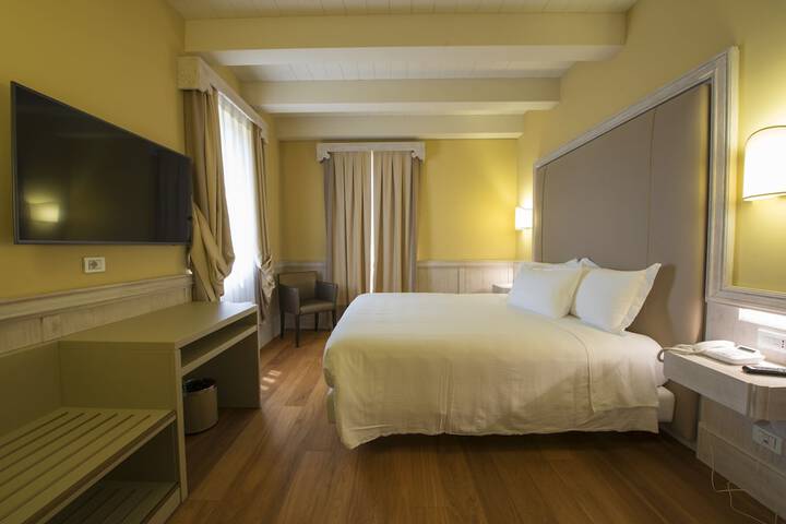 Room 8 of 47