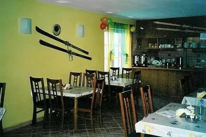 Dining 19 of 21