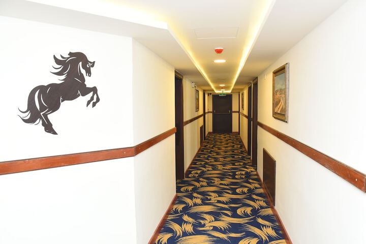 Ballroom/Hall 58 of 99