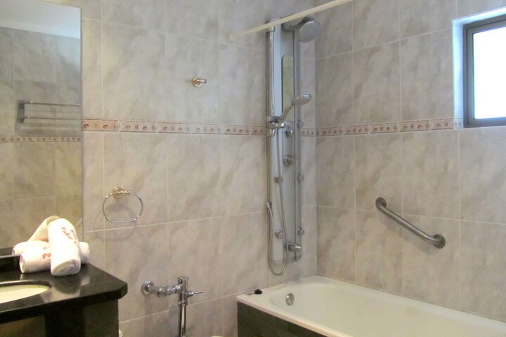 Room 14 of 28