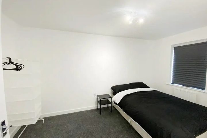 Room 6 of 18