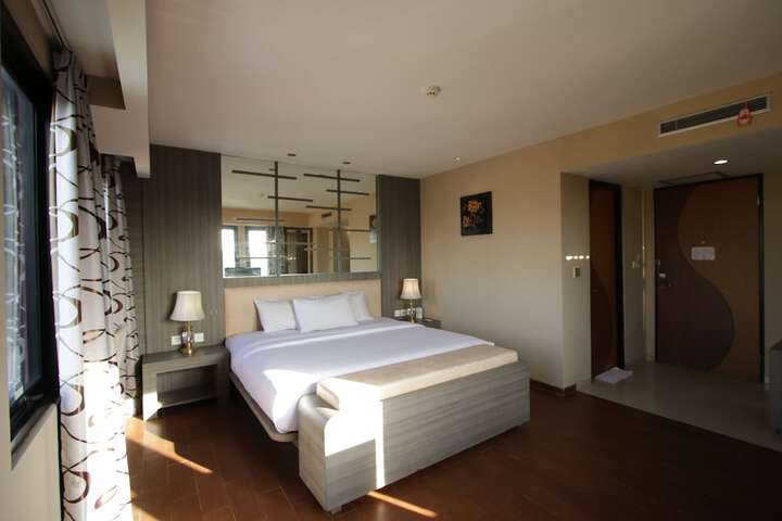 Room 13 of 35