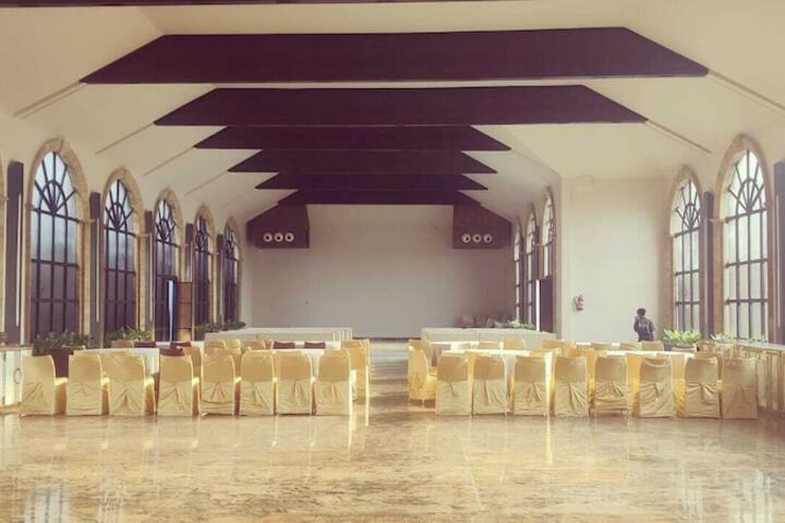 Ballroom/Hall 61 of 72