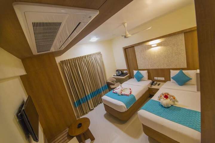 Room 3 of 32