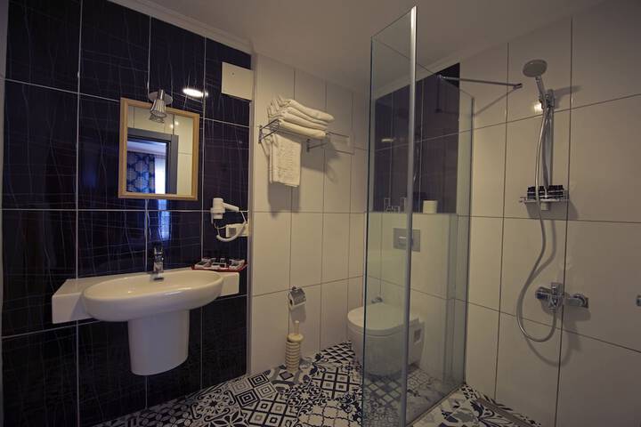 Room 25 of 58