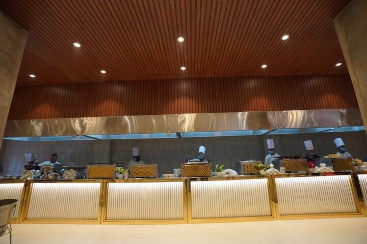 Ballroom/Hall 25 of 29