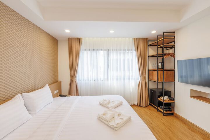 Room 2 of 38