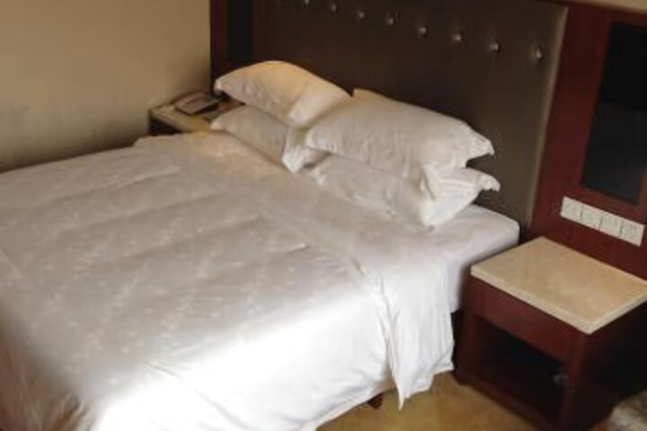 Room 6 of 11