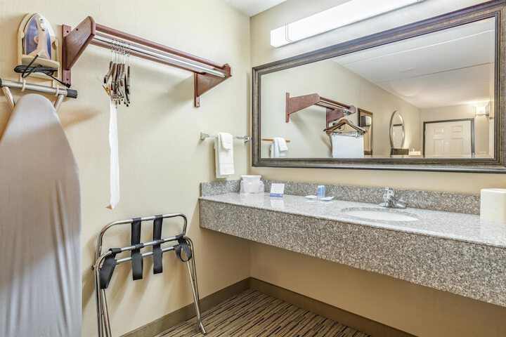 Room 16 of 24