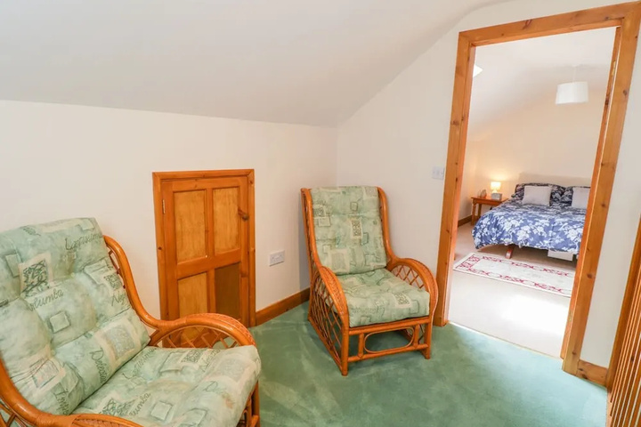 Room 4 of 12