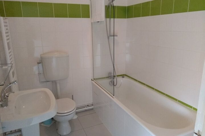 Room 6 of 11