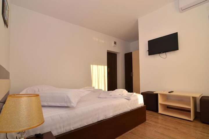 Room 8 of 20