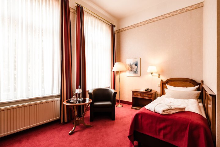 Room 30 of 79