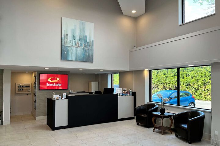 Entrance & Lobby