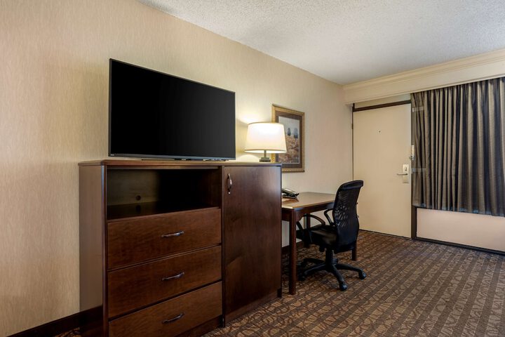 Room 8 of 43