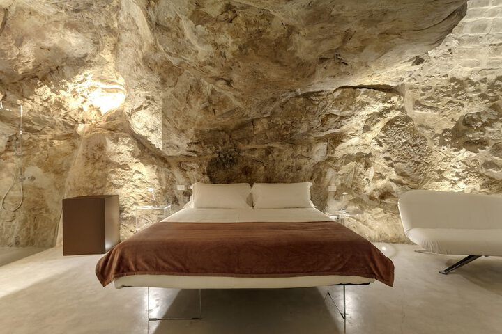 Room 6 of 101